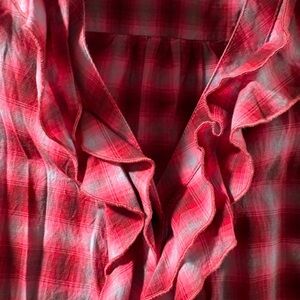 EXPRESS Plaid cotton shirt w/ gorgeous ruffle. Button-sleeve,v-neck, rich pinks